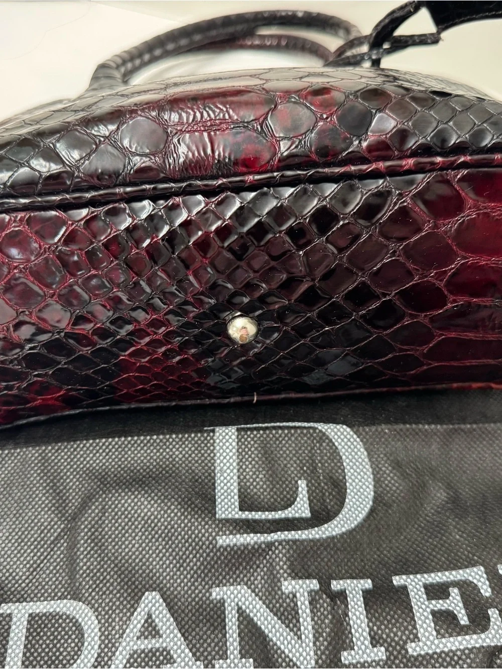 Danier Red and Black Ombre Croc-Embossed Leather Satchel with Matching Wallet - Picture 4 of 16